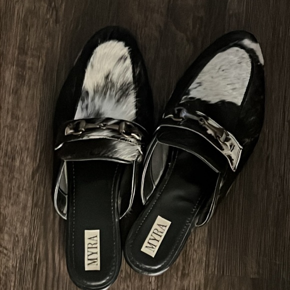 Vintage Shoes - VTG cowhide loafers✨